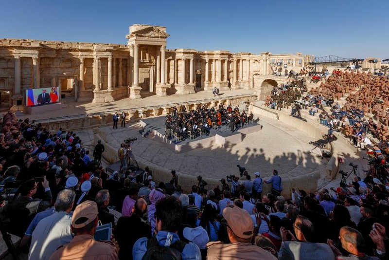 Chum anh: Dan nhac Nga bieu dien o Palmyra, Syria-Hinh-3